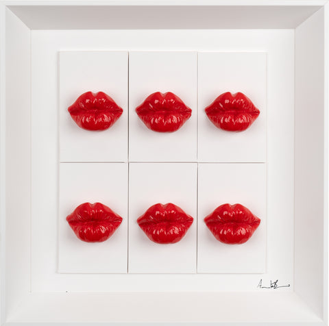 Multibacio - sculture in resina colorata lucida rossa su cartoncini bianchi in quadro fondo bianco (vers.30x30)